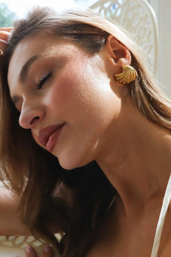 Emery Gold Seashell Earrings - Image 5